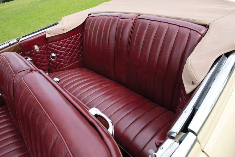 Интерьер Hudson Custom Commodore Eight Convertible Brougham 1950 года  (фото 1 из 21)